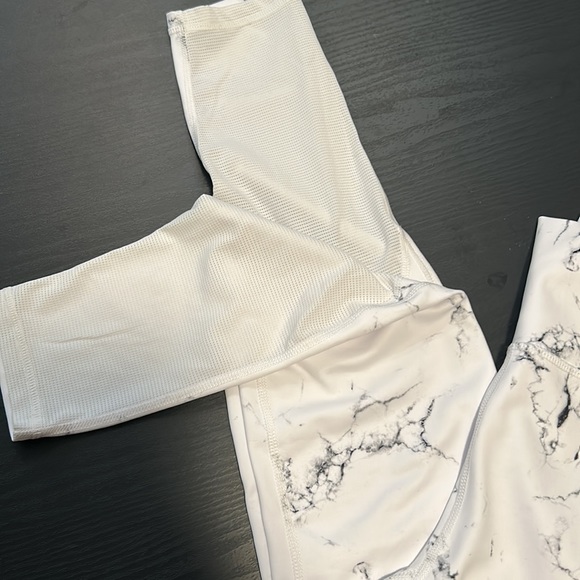 Buff Bunny leggings - Picture 3 of 5